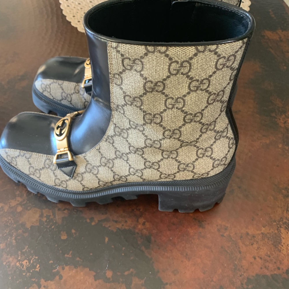 Gucci Signature GG ankle Bootie Size 39 Ladies - Picture 4 of 6